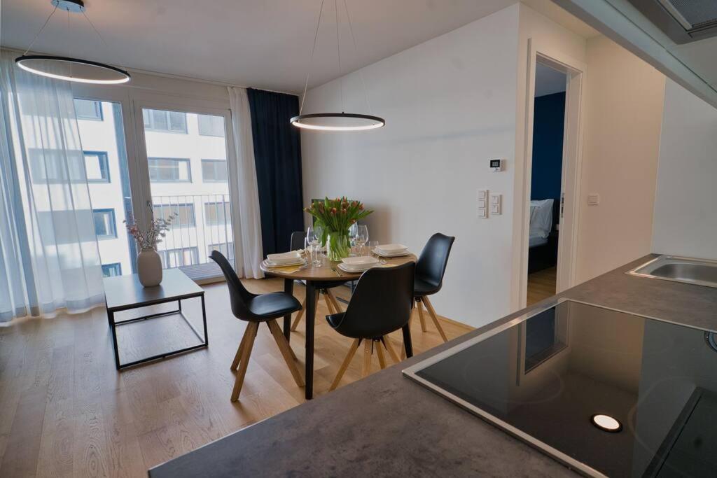 Modern Apartment Near Stadtpark Vienna Exterior photo