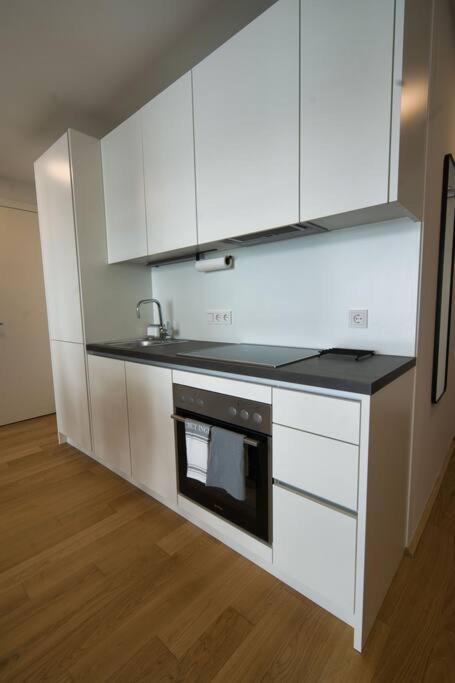 Modern Apartment Near Stadtpark Vienna Exterior photo