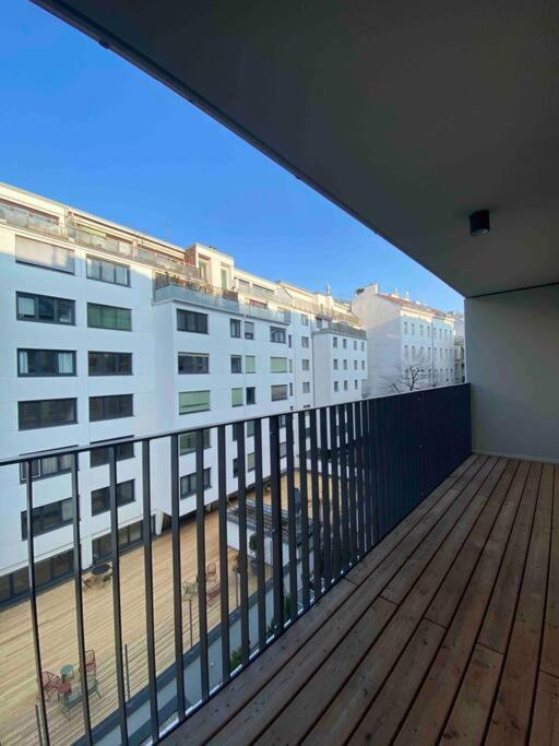 Modern Apartment Near Stadtpark Vienna Exterior photo
